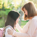 笑顔の母と娘