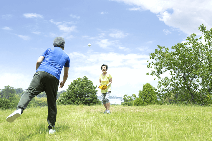 運動している夫婦